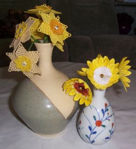 Daffodils and yellow daisies